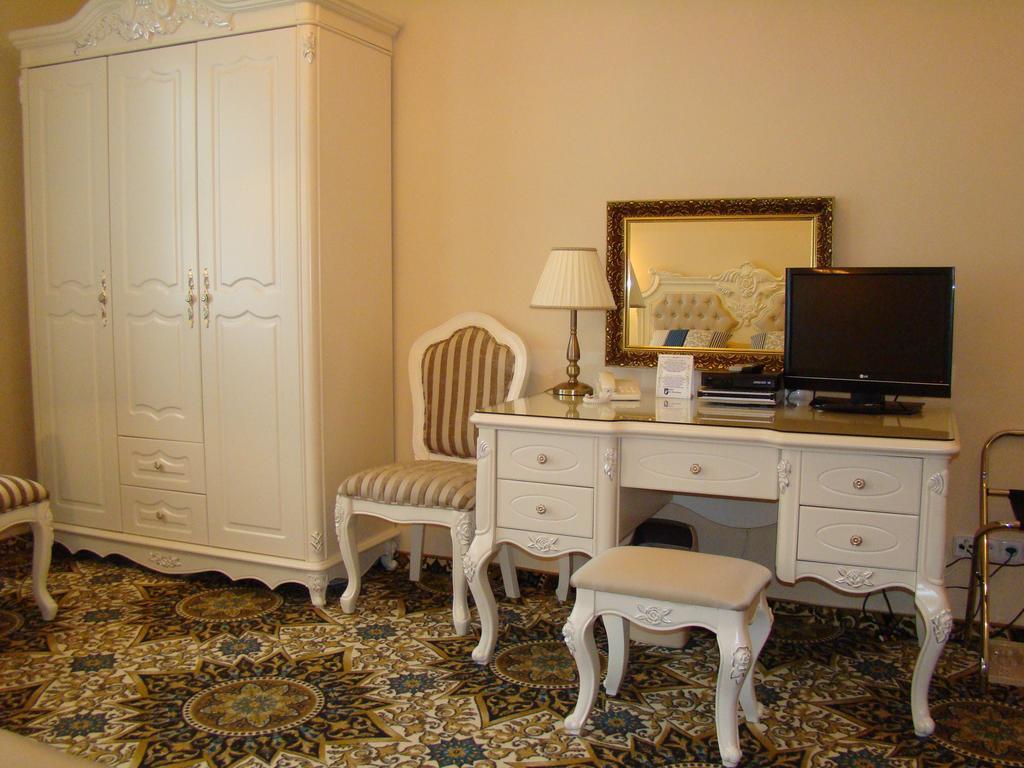 Hotel Saint Petersburg การ์โลวีวารี ภายนอก รูปภาพ