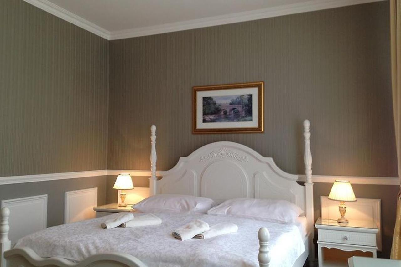 Hotel Saint Petersburg การ์โลวีวารี ภายนอก รูปภาพ
