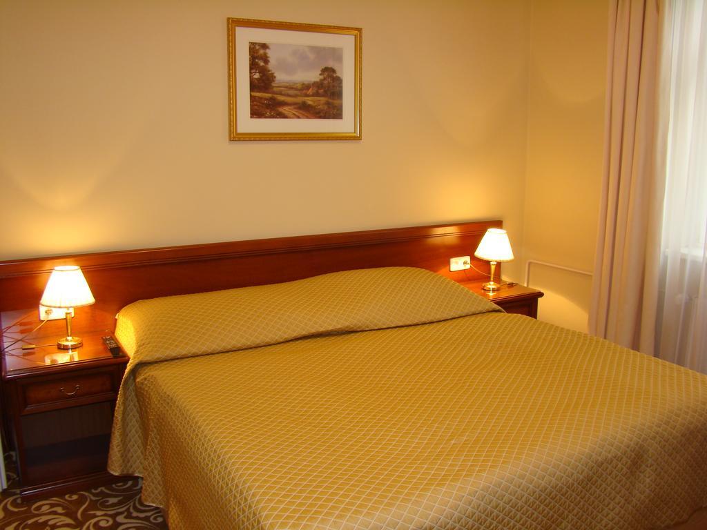 Hotel Saint Petersburg การ์โลวีวารี ห้อง รูปภาพ