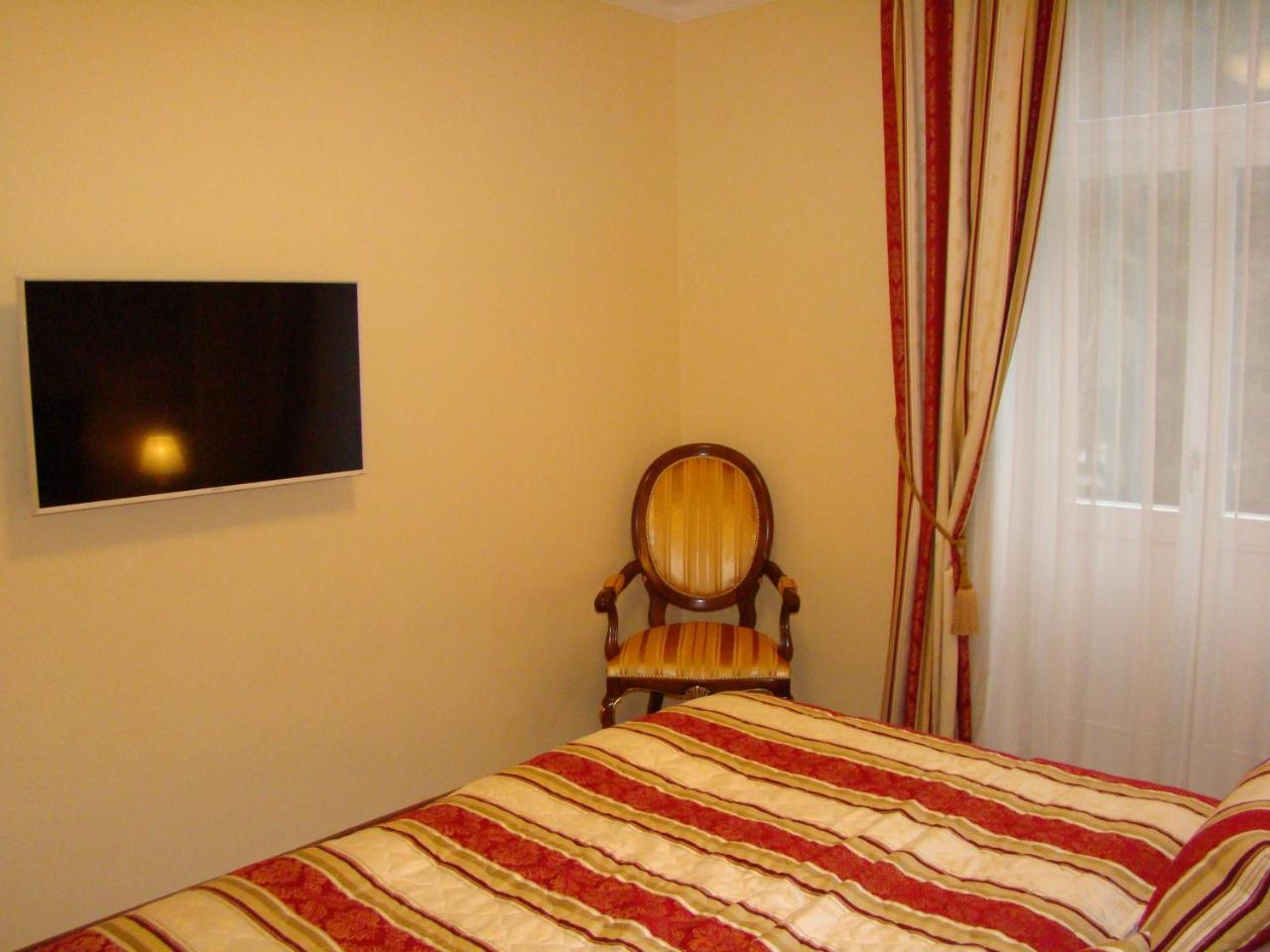 Hotel Saint Petersburg การ์โลวีวารี ห้อง รูปภาพ
